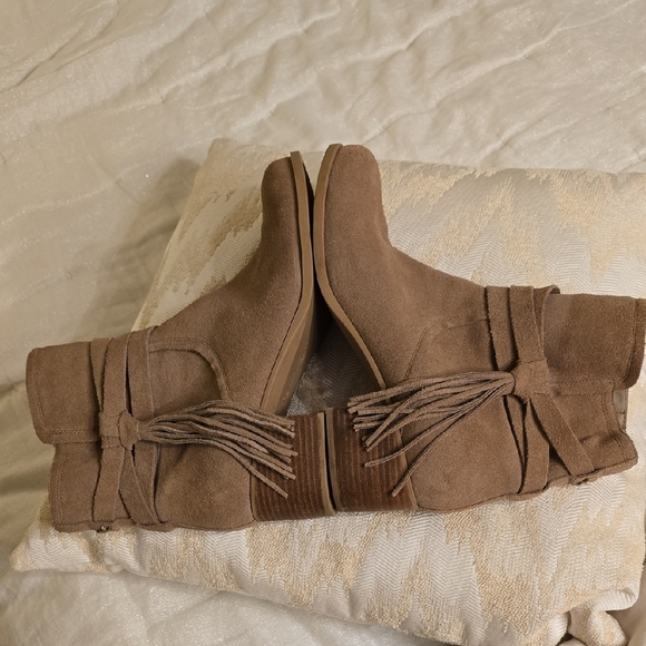 Koolaburra Tan Suede Ankle Boots with Tassel - Picture 8 of 14
